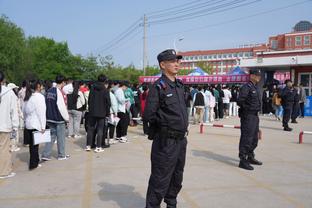 多才多艺！塔利斯卡亮相音乐节，并登台进行说唱表演